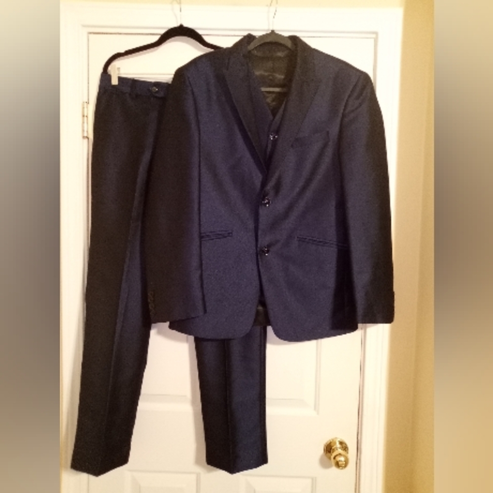 Classic Deep Blue Men's Three Piece Suit Size Small By Bonsoir